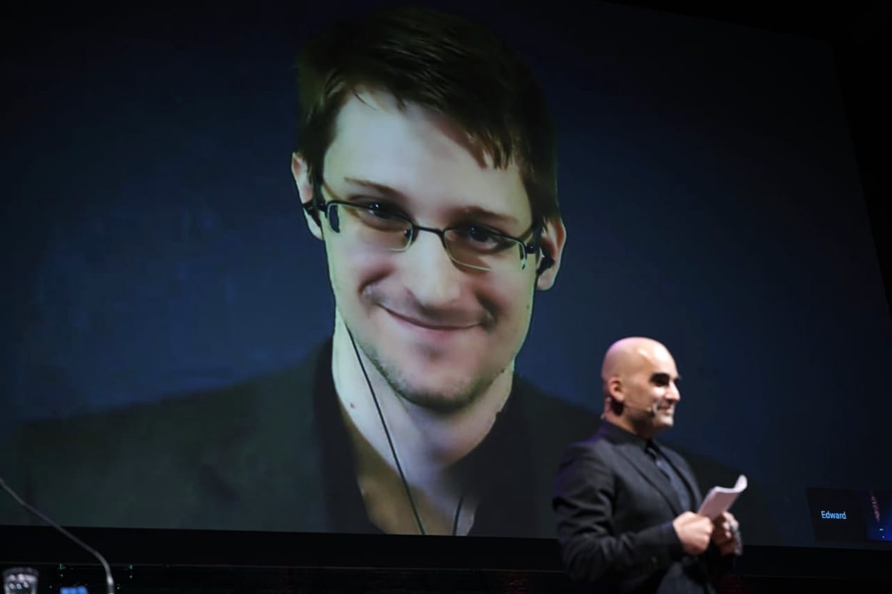 Edward Snowden in 2014 tijdens de Big Brother Awards